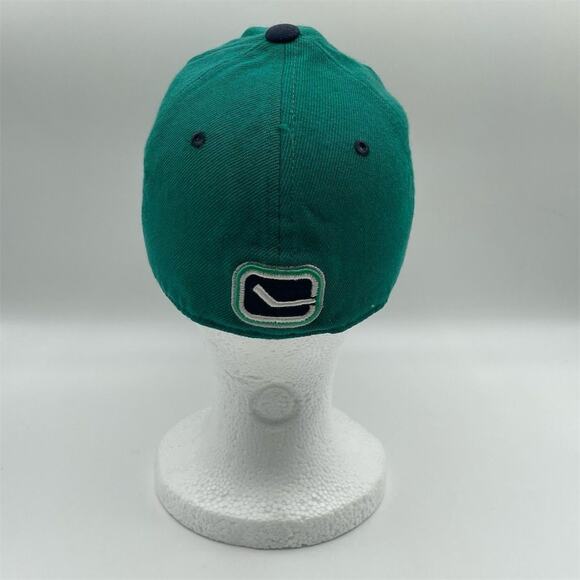 Vancouver Canucks Fitted Hat Green Size 7 1/4 Men's Hockey Cap - Picture 3 of 9